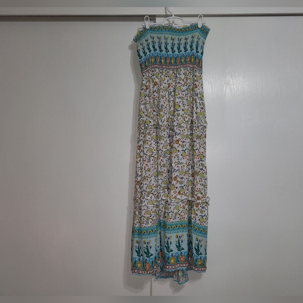 Elegant Strapless Floral Dress in Blue and White - Picture 3 of 11